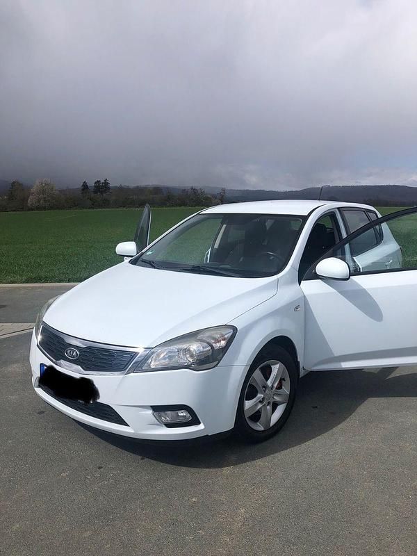 Gebraucht Kia Ceed 116 PS (85 kW) 2011 Weiß Kleinwagen