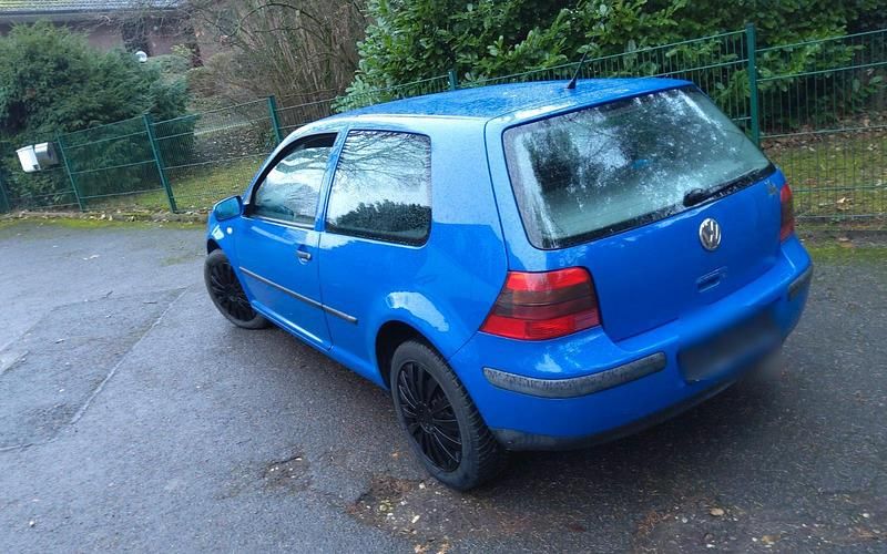 Gebraucht VW Golf IV 75 PS (55 kW) 2002 Blau Kleinwagen