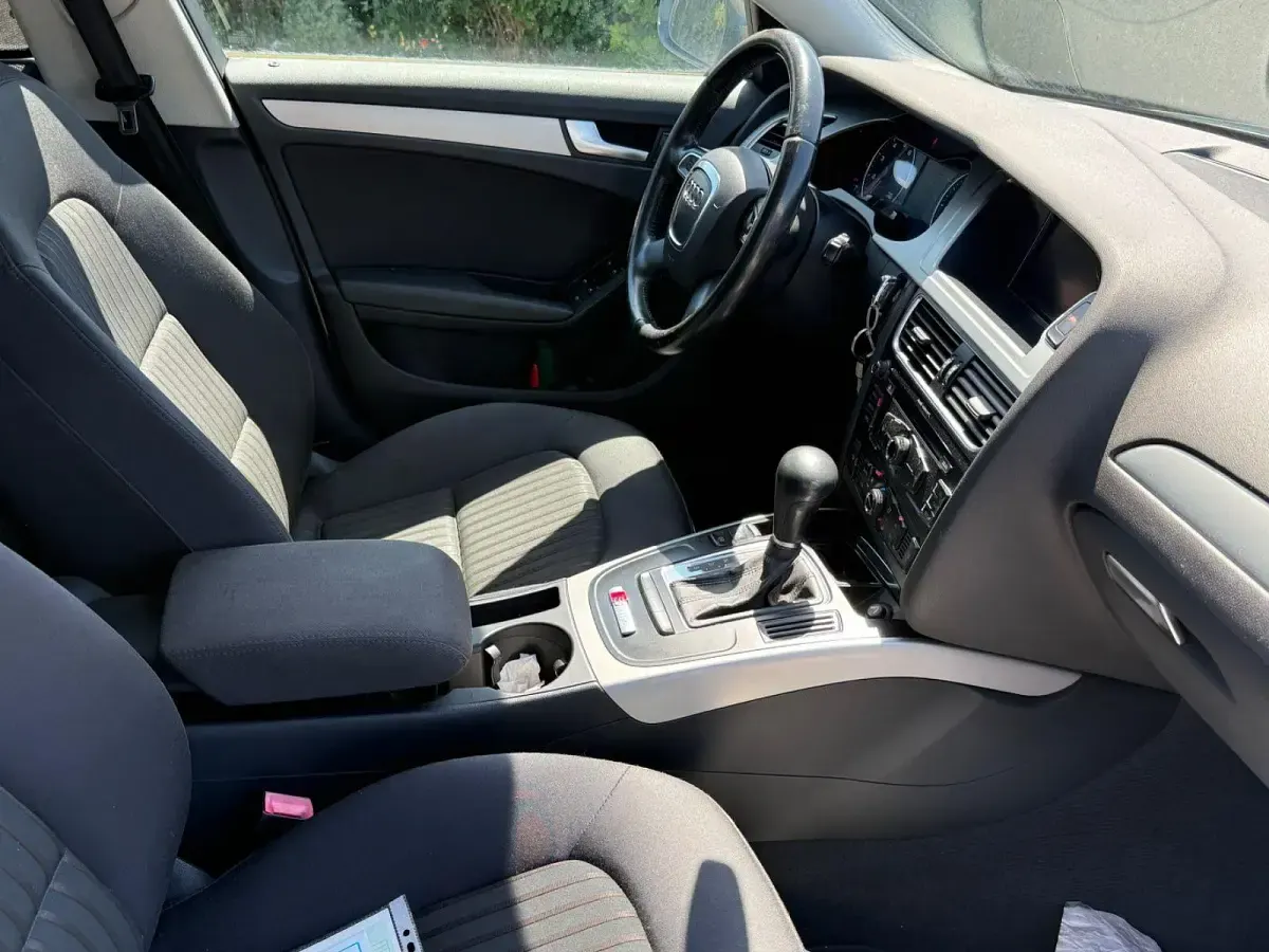 Gebraucht Audi A4 Ambition 160 PS (117 kW) 2010 Blau Limousine