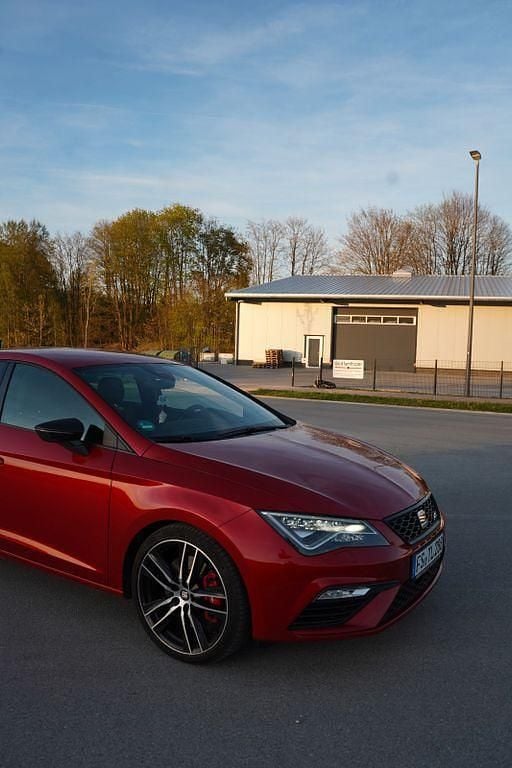 Second-hand Seat Leon CUPRA 300 CP (220 kW) 2018 Roșu Berlinǎ