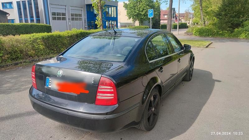 Schwarz Gebraucht 2006 Skoda Superb Limousine | 900 € (Fairer Preis) - Bild 1/4