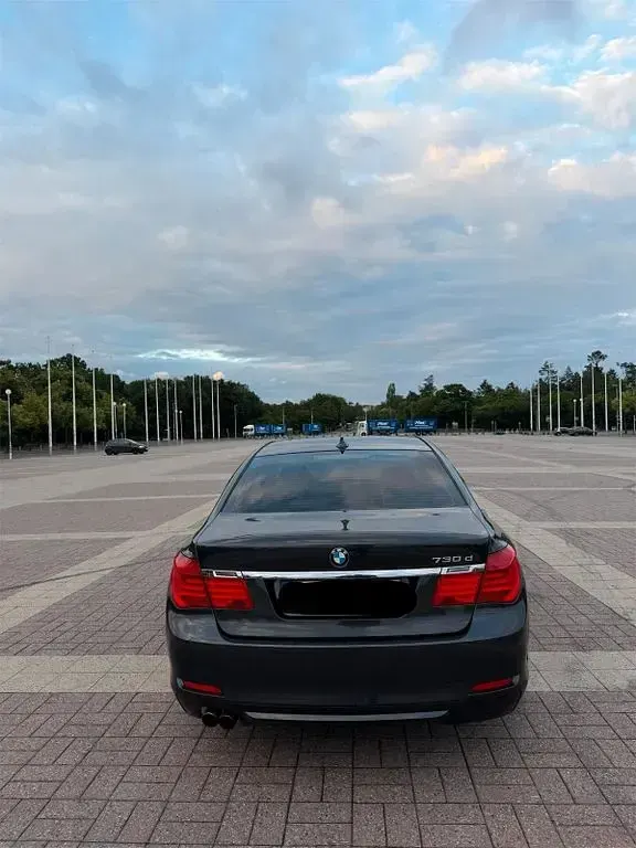 Gebraucht BMW 730 245 PS (180 kW) 2011 Schwarz Limousine