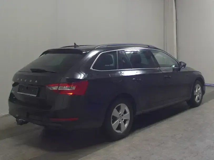 Gebraucht Skoda Superb Ambition 150 PS (110 kW) 2022 Schwarzmagic perleffekt Kombi