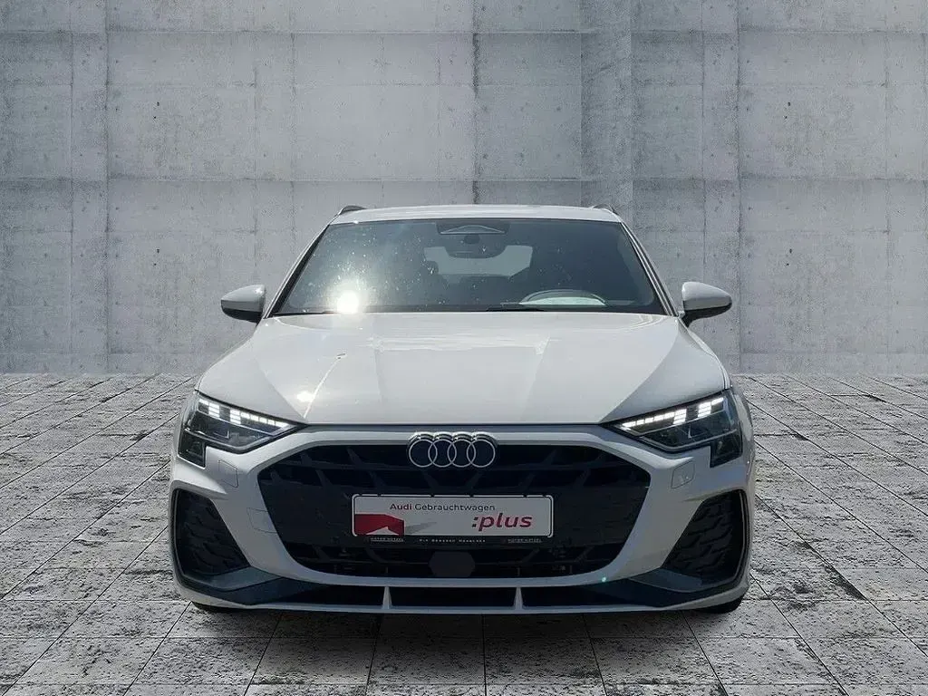 Gebraucht Audi A3 Sport 204 PS (150 kW) 2025 Gletscherweiß metallic Limousine