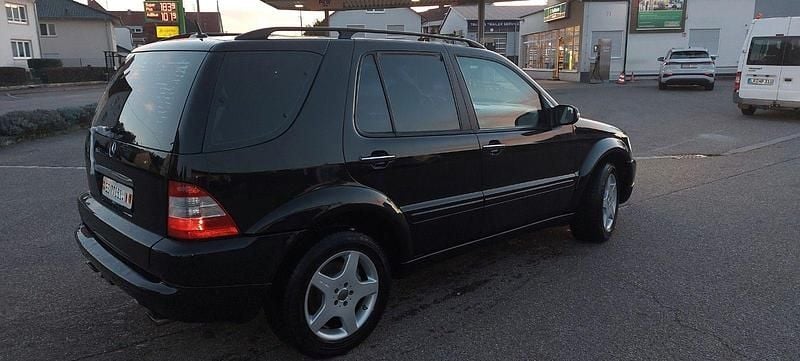 Schwarz Gebraucht 2002 Mercedes ML55 AMG AMG SUV | 6.300 € - Bild 1/4