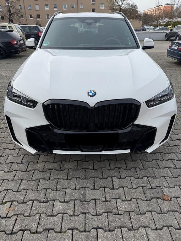 Weiß Gebraucht 2025 BMW X5 M Sport SUV | 77.850 € (Fairer Preis) - Bild 1/4