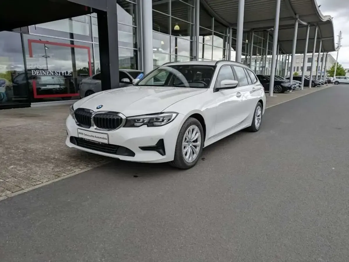 Gebraucht BMW 320 190 PS (139 kW) 2022 Weiß Limousine