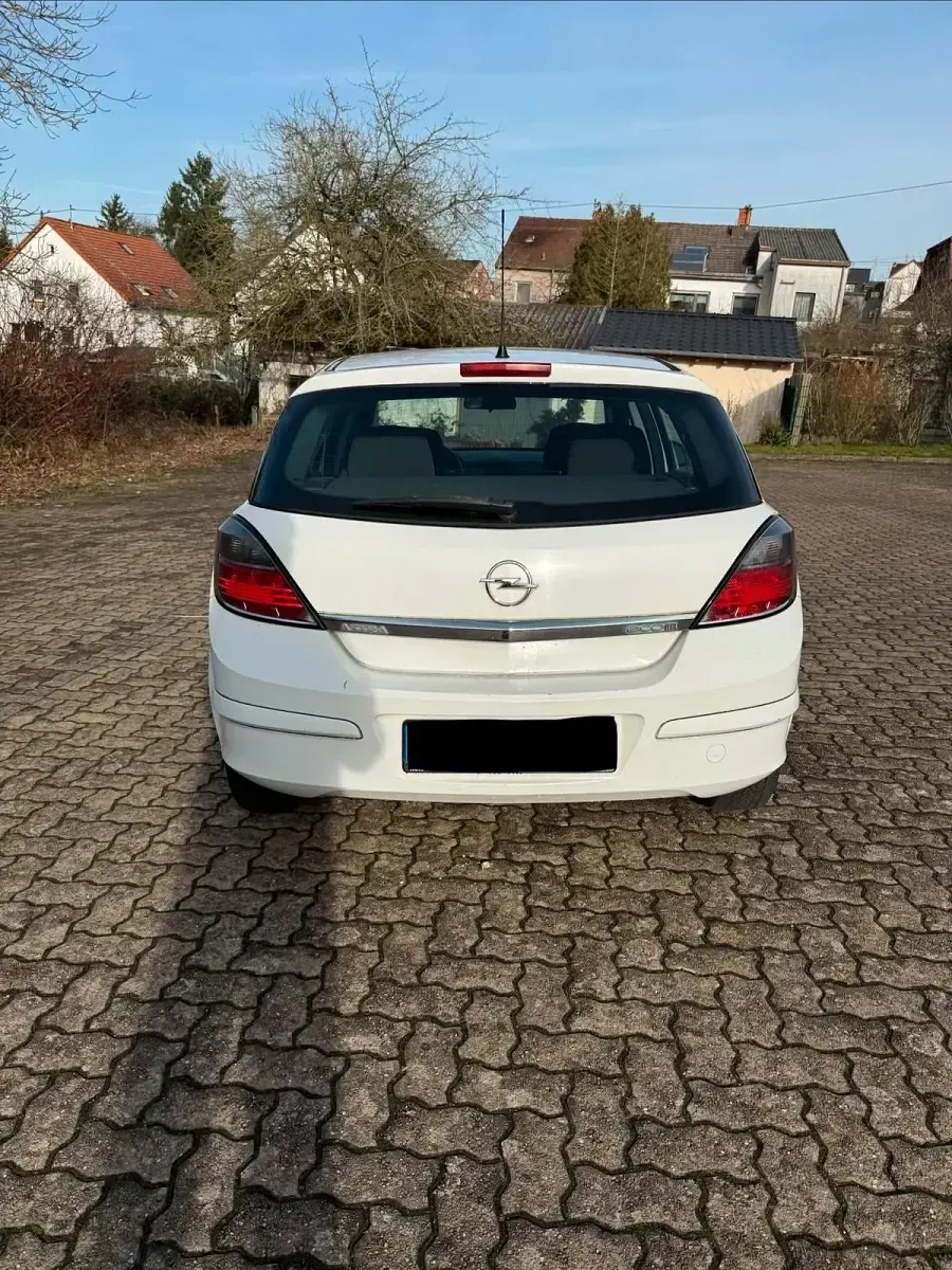 Gebraucht Opel Astra 90 PS (66 kW) 2009 Weiß Limousine