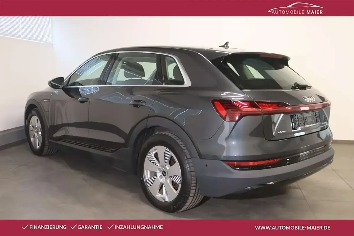 Gebraucht Audi e-tron 300 kW (408 PS) 2023 Grau SUV