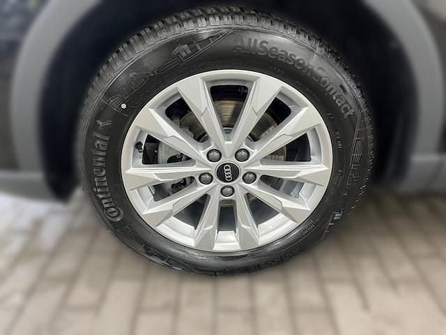 Gebraucht Audi Q3 Basis 150 PS (110 kW) 2024 Mythosschwarz metallic/mythoss SUV