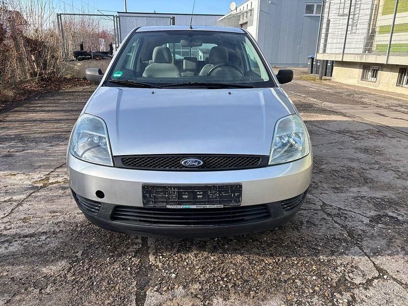 Gebraucht Ford Fiesta Ambiente 60 PS (44 kW) 2003 Silber Kleinwagen