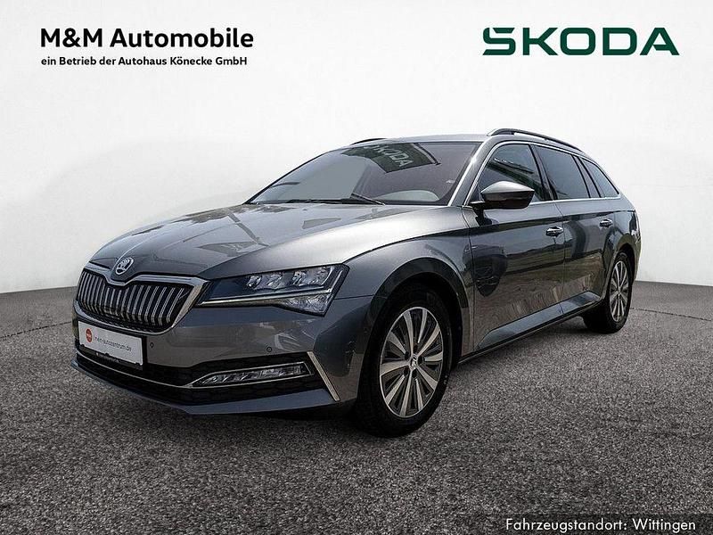 Graphitgrau Gebraucht 2022 Skoda Superb Ambition Kombi | 22.120 € (Fairer Preis) - Bild 1/4