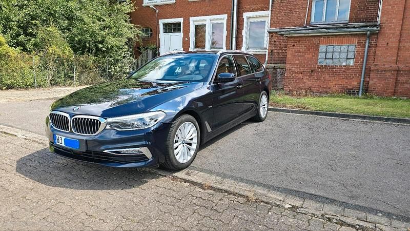 Blau Gebraucht 2017 BMW 520 Luxury Line Kombi | 21.000 € (Fairer Preis) - Bild 1/4