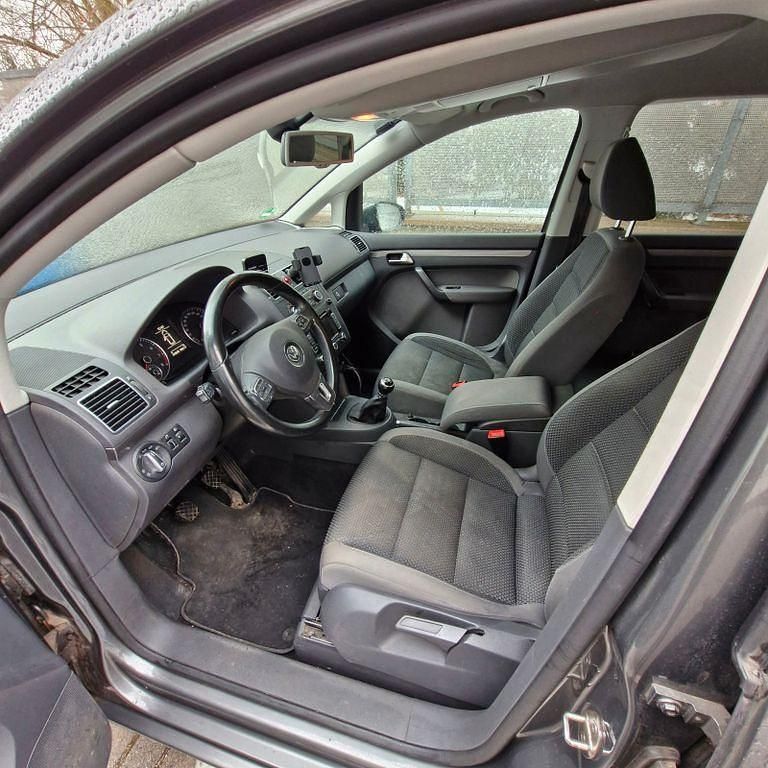 Gebraucht VW Touran Comfortline 140 PS (102 kW) 2011 Grau Van / Kleinbus