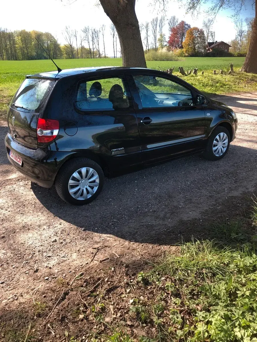 Second-hand VW Fox 54 CP (39 kW) 2009 Negru Hatchback