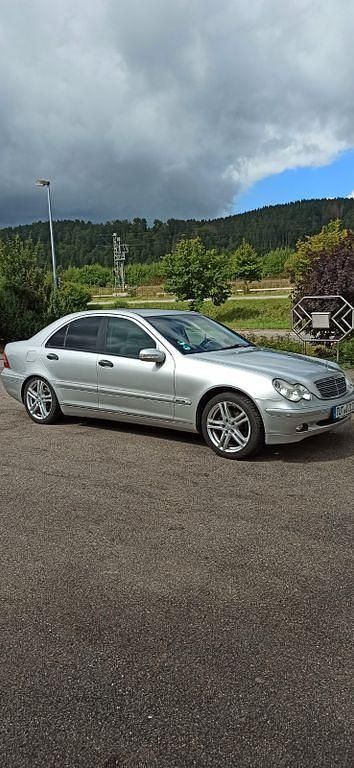 Silber Gebraucht 2004 Mercedes C200 Classic Limousine | 4.100 € (Superpreis) - Bild 1/4