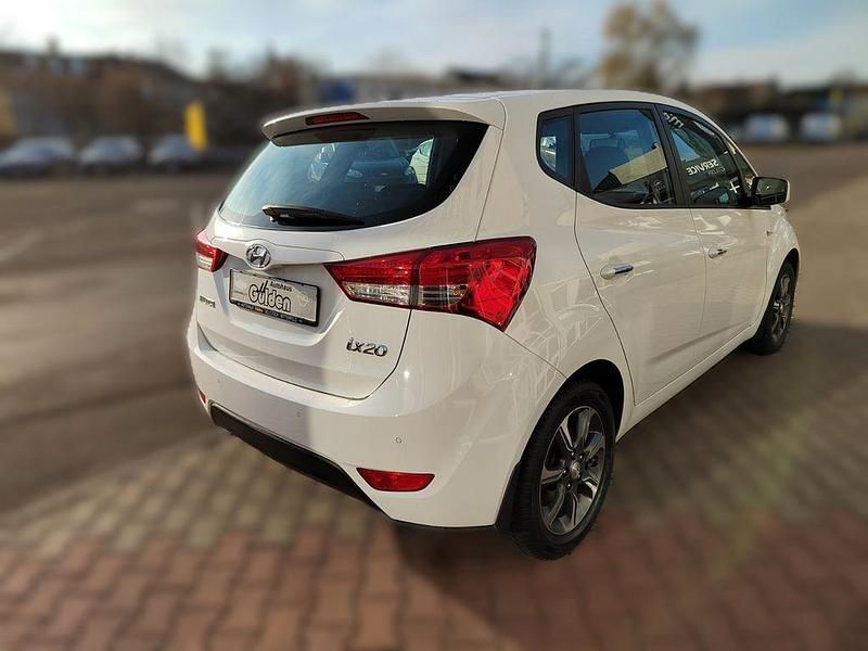 Gebraucht Hyundai ix20 Edition 128 PS (94 kW) 2015 Weiß Kleinwagen