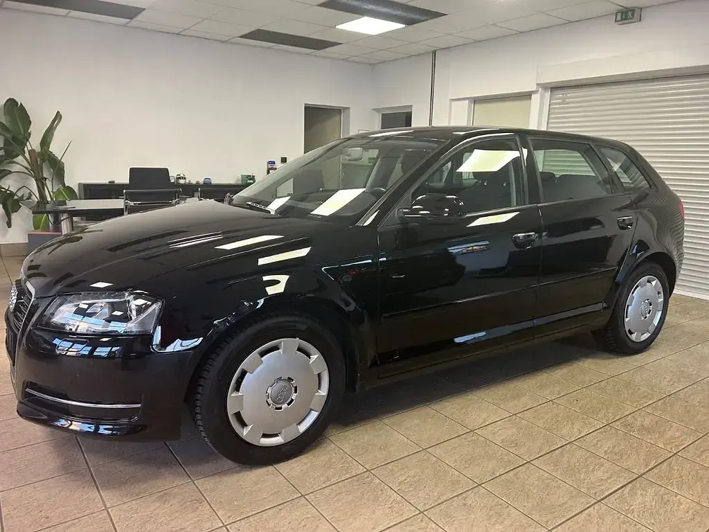 Gebraucht Audi A3 Attraction 105 PS (77 kW) 2011 Schwarz Kleinwagen
