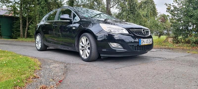 Schwarz Gebraucht 2010 Opel Astra Kleinwagen | 4.799 € (Teuer) - Bild 1/4