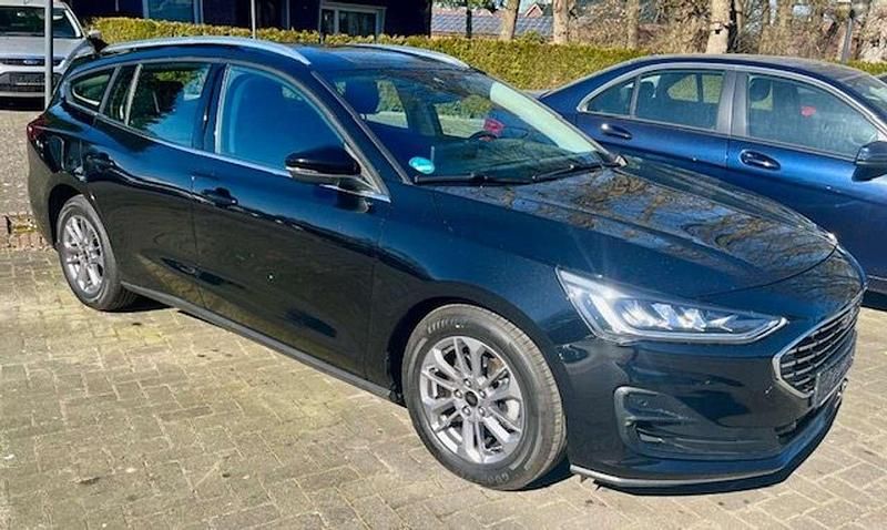 Gebraucht Ford Focus Titanium 125 PS (91 kW) 2023 Obsidianschwarz metallic Kombi