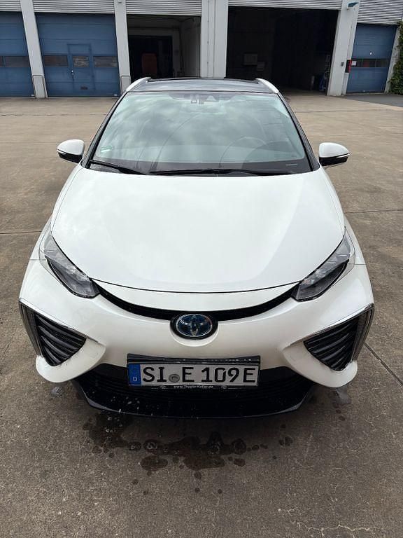 Weiß Gebraucht 2019 Toyota Mirai Limousine | 15.000 € (Teuer) - Bild 1/4