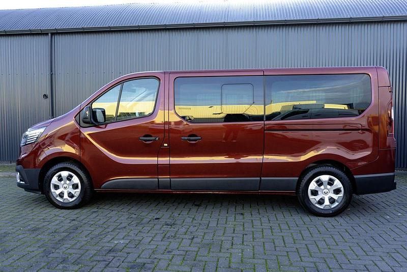 Gebraucht Renault Trafic 150 PS (110 kW) 2024 Rot Van / Kleinbus