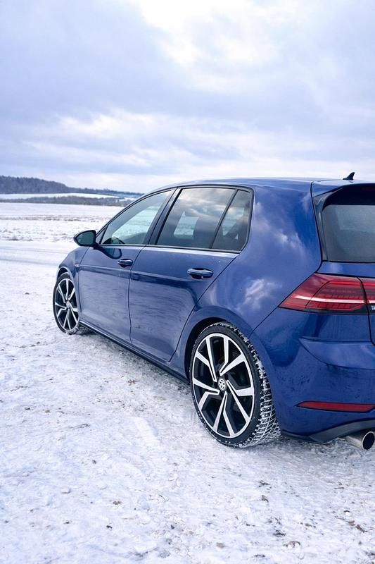 Second-hand VW Golf VII GTI 230 CP (169 kW) 2017 Albastru Berlinǎ