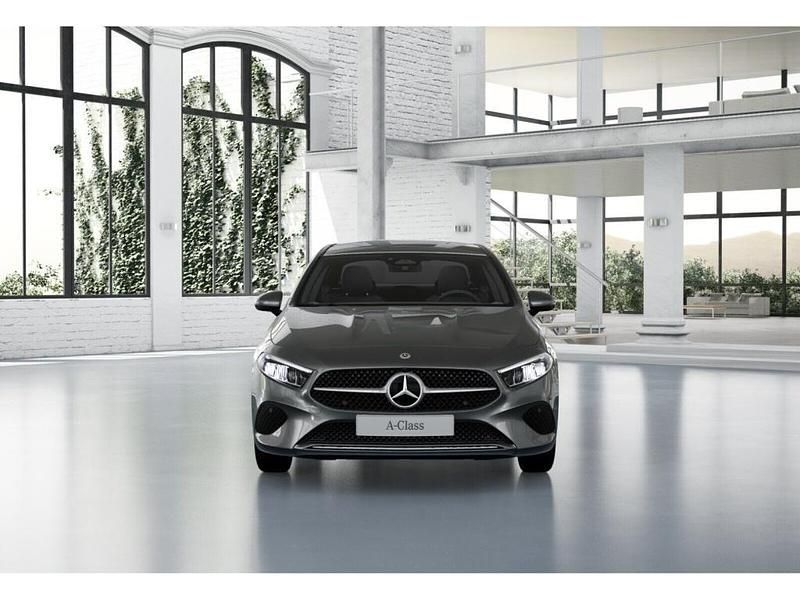 Gebraucht Mercedes A180 Progressive 136 PS (100 kW) 2025 Grau metalliclack mountaingrau Limousine