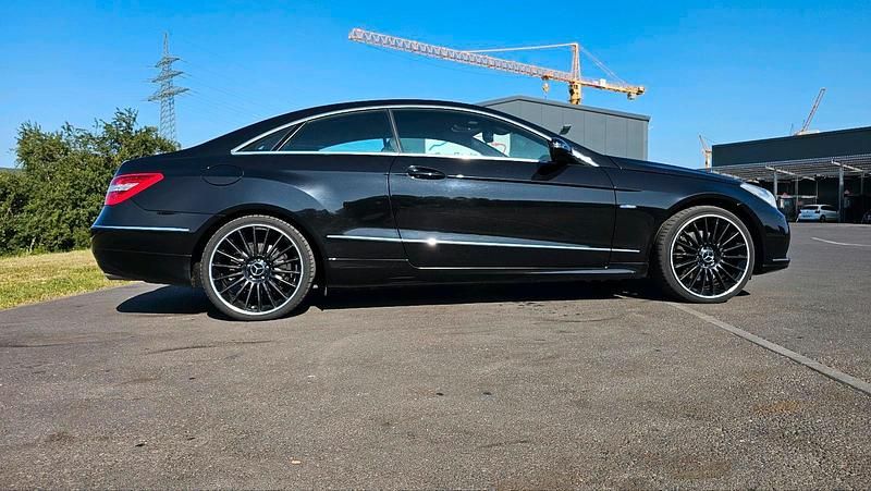 Gebraucht Mercedes E350 231 PS (169 kW) 2009 Schwarz Coupé