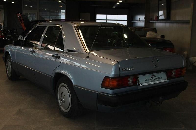Gebraucht Mercedes 190 75 PS (55 kW) 1990 Blau Limousine