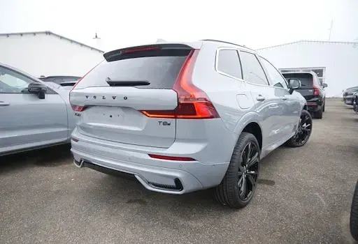 Neu Volvo XC60 Plus 455 PS (334 kW) 2025 Vapour grey SUV
