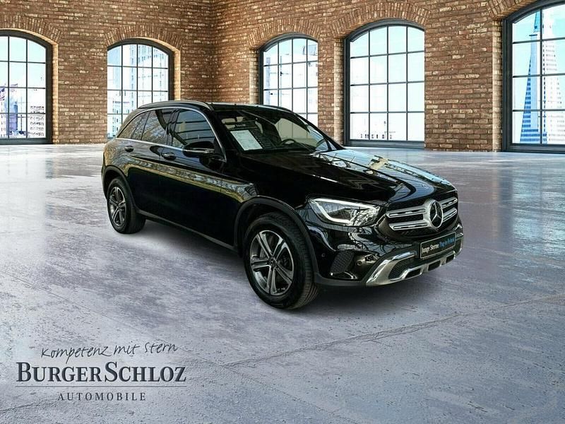 Gebraucht Mercedes GLC300e 306 PS (225 kW) 2020 Unilack schwarz SUV