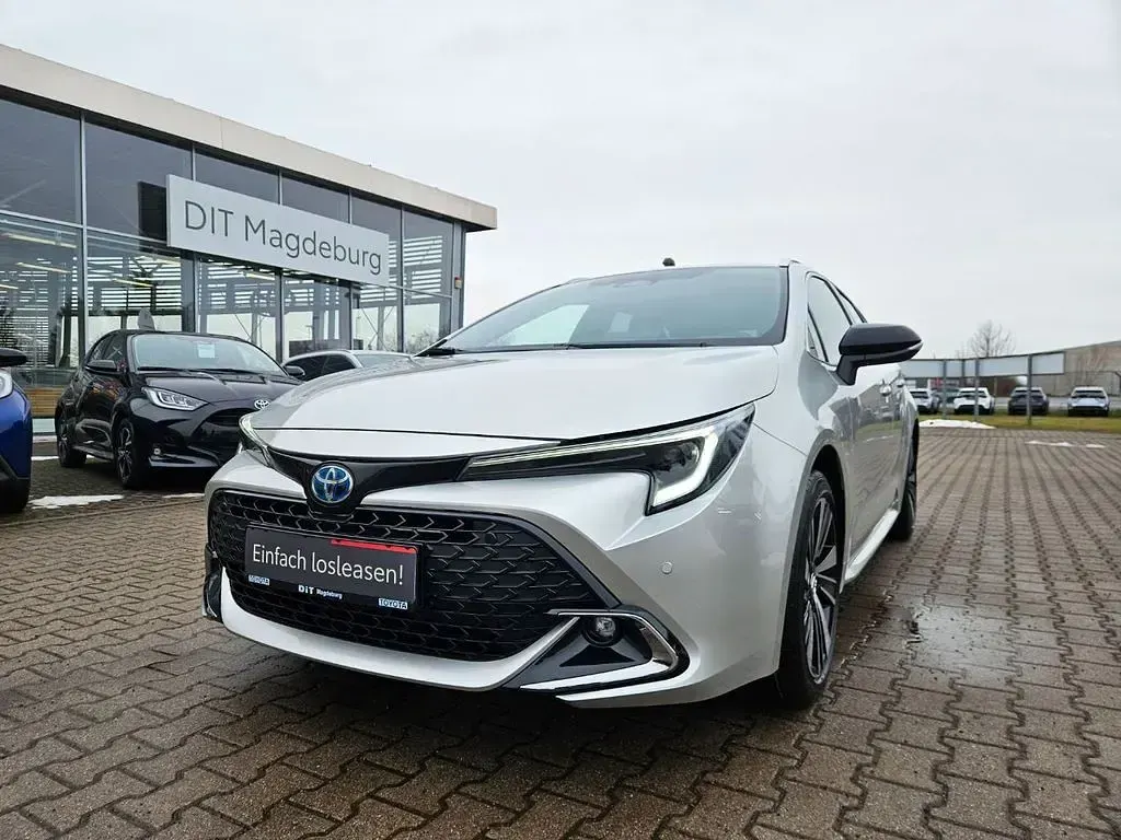Neu Toyota Corolla 140 PS (102 kW) 2025 Cosmic silber Kombi