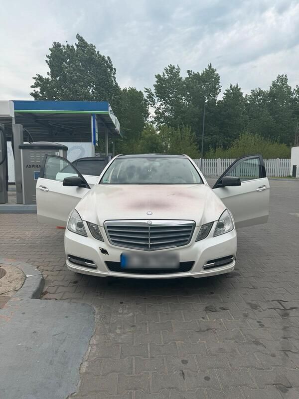 Weiß Gebraucht 2013 Mercedes E200 Limousine | 4.500 € (Guter Preis) - Bild 1/4