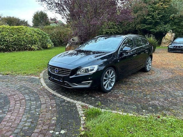 Schwarz Gebraucht 2015 Volvo V60 Ocean Race Kombi | 11.900 € (Teuer) - Bild 1/4
