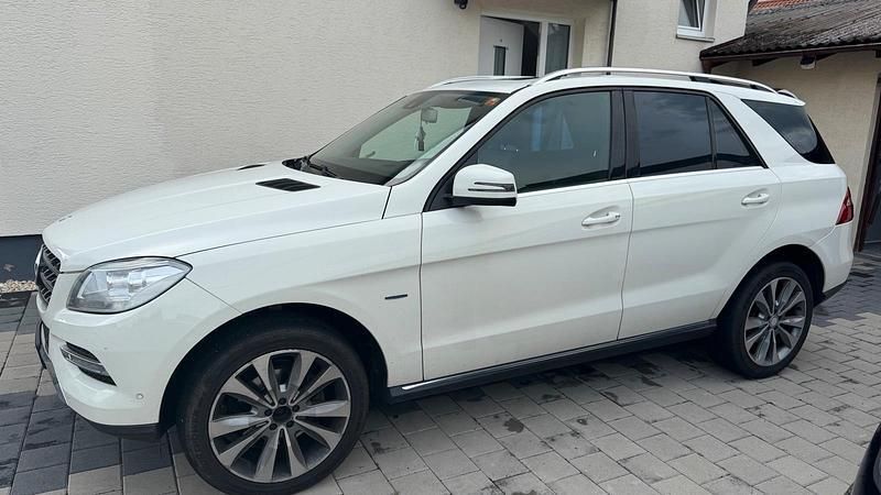 Weiß Gebraucht 2012 Mercedes ML350 SUV | 17.390 € - Bild 1/4