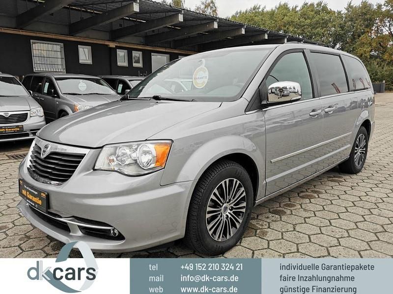 Silber Gebraucht 2015 Lancia Voyager S Van / Kleinbus | 18.950 € (Teuer) - Bild 1/4