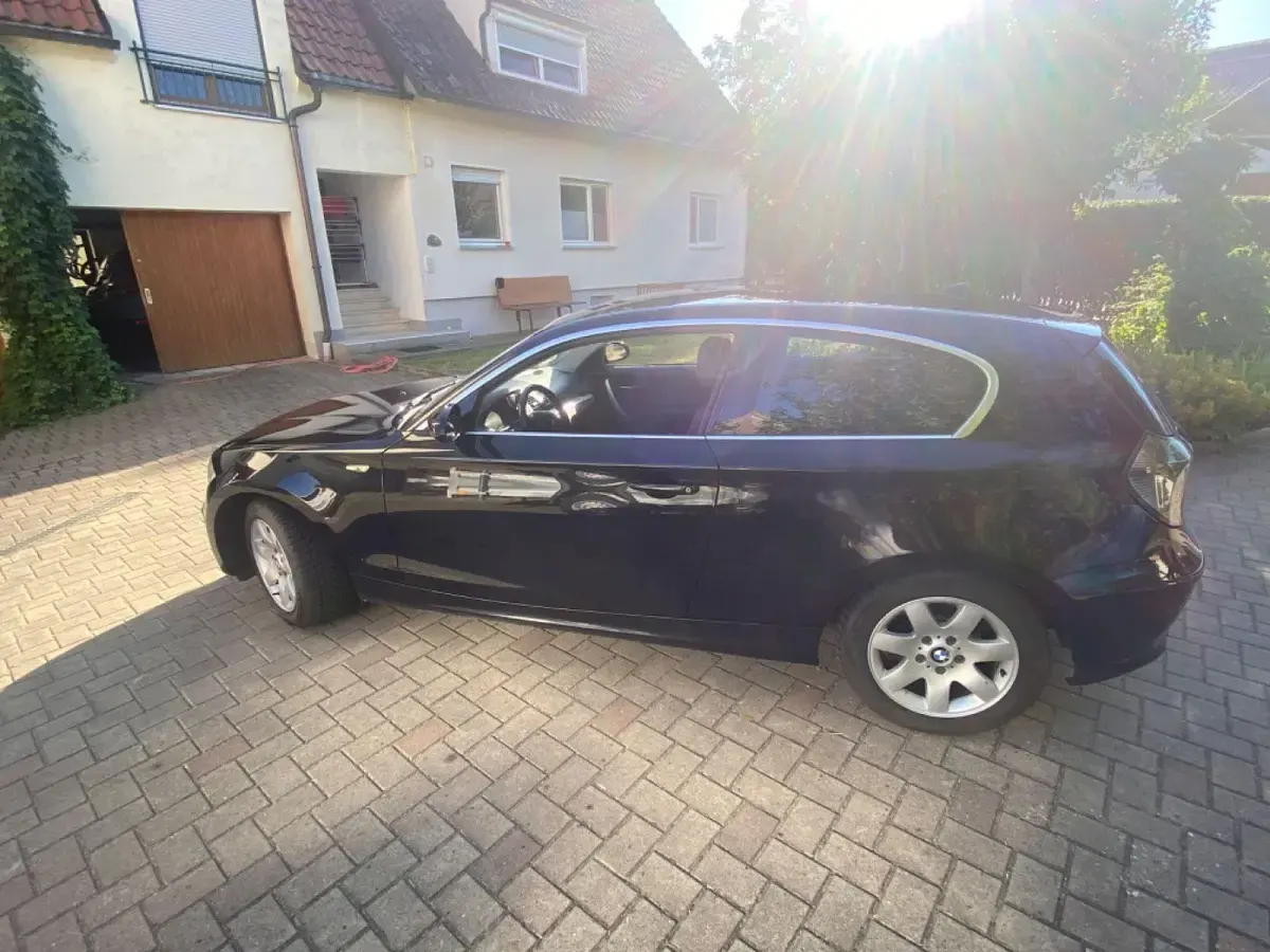Gebraucht BMW 116 122 PS (89 kW) 2009 Schwarz Kleinwagen
