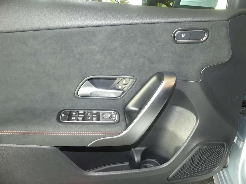 Gebraucht Mercedes A200 Advanced Plus 163 PS (119 kW) 2024 Hightechsilber Kleinwagen