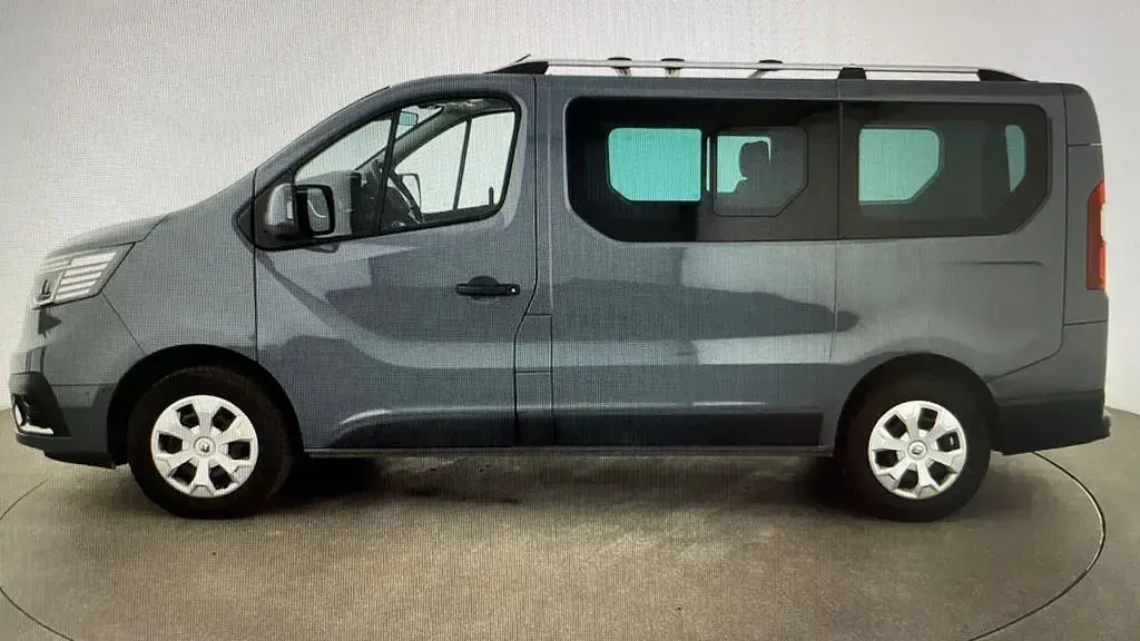 Gebraucht Renault Trafic Life 150 PS (110 kW) 2022 Grau Van / Kleinbus