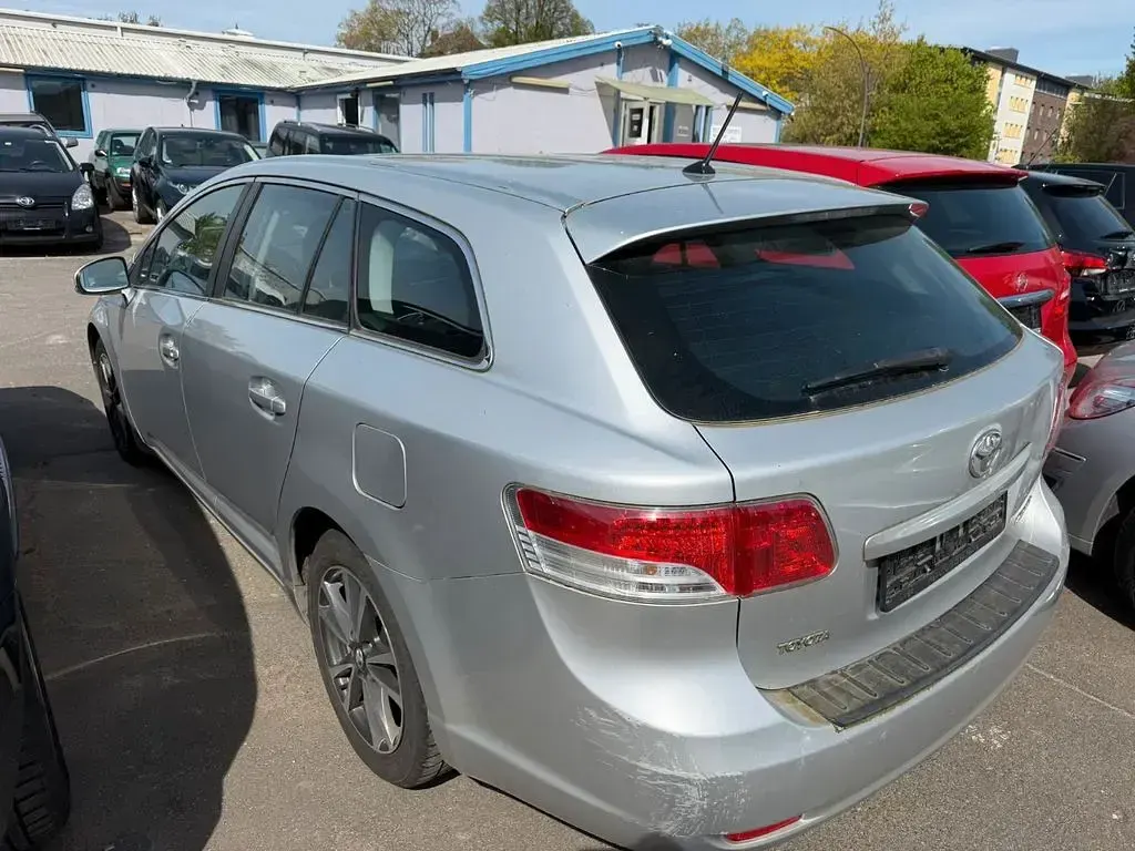 Gebraucht Toyota Avensis 147 PS (108 kW) 2009 Silber Kombi
