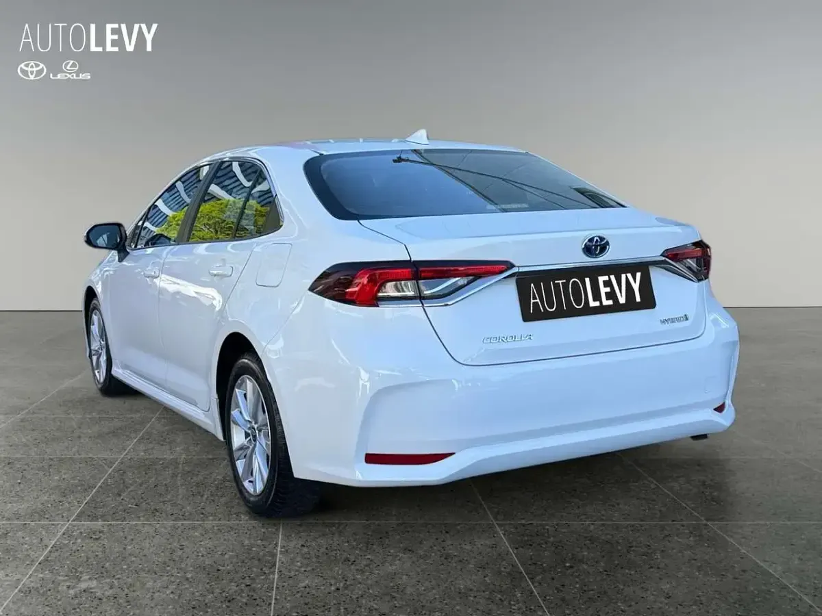 Gebraucht Toyota Corolla 140 PS (102 kW) 2024 Weiß Limousine
