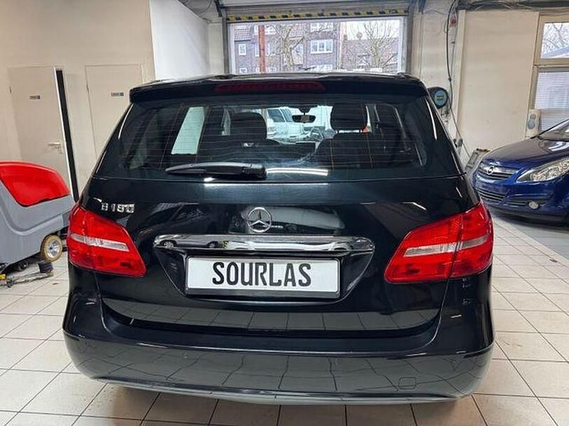 Gebraucht Mercedes B180 122 PS (89 kW) 2012 Schwarz Van / Kleinbus