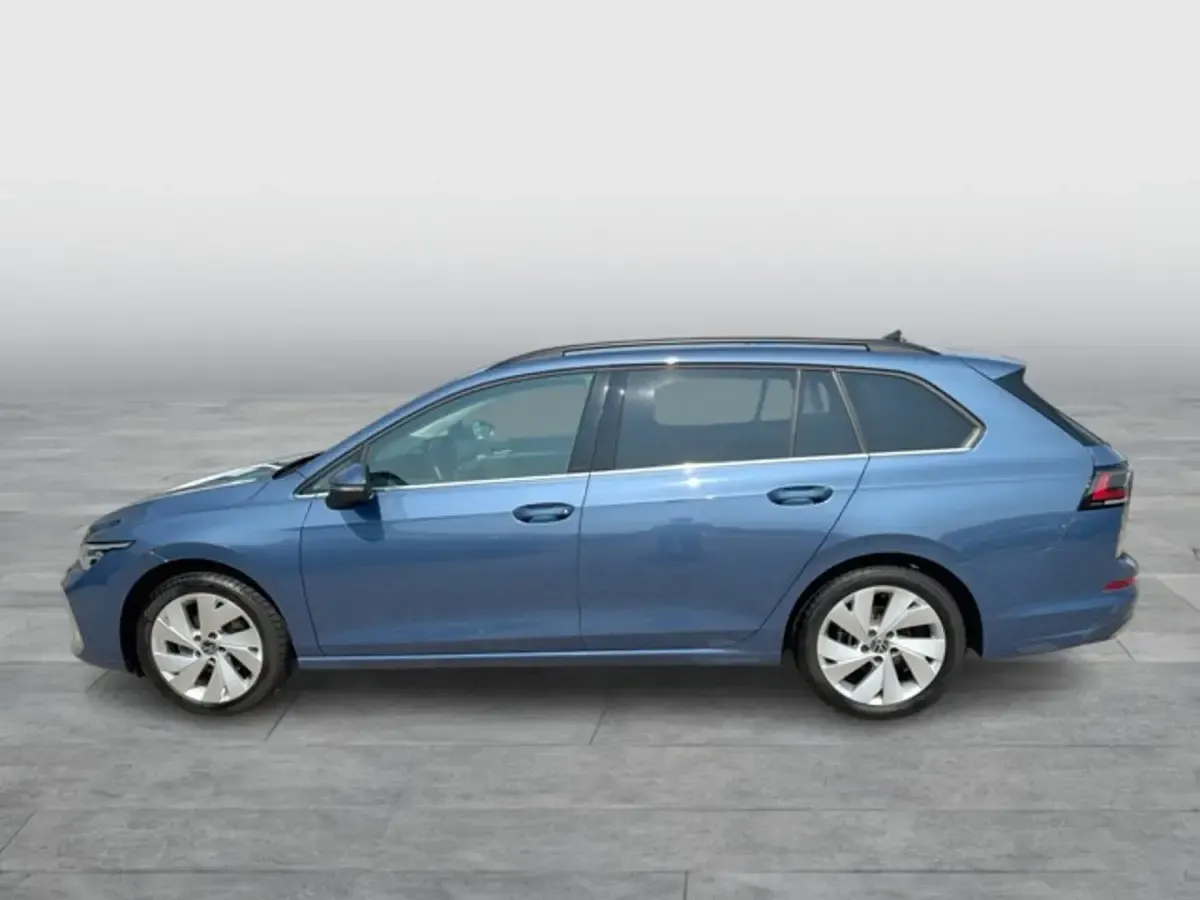 Gebraucht VW Golf VIII Style 150 PS (110 kW) 2025 Blau Kombi
