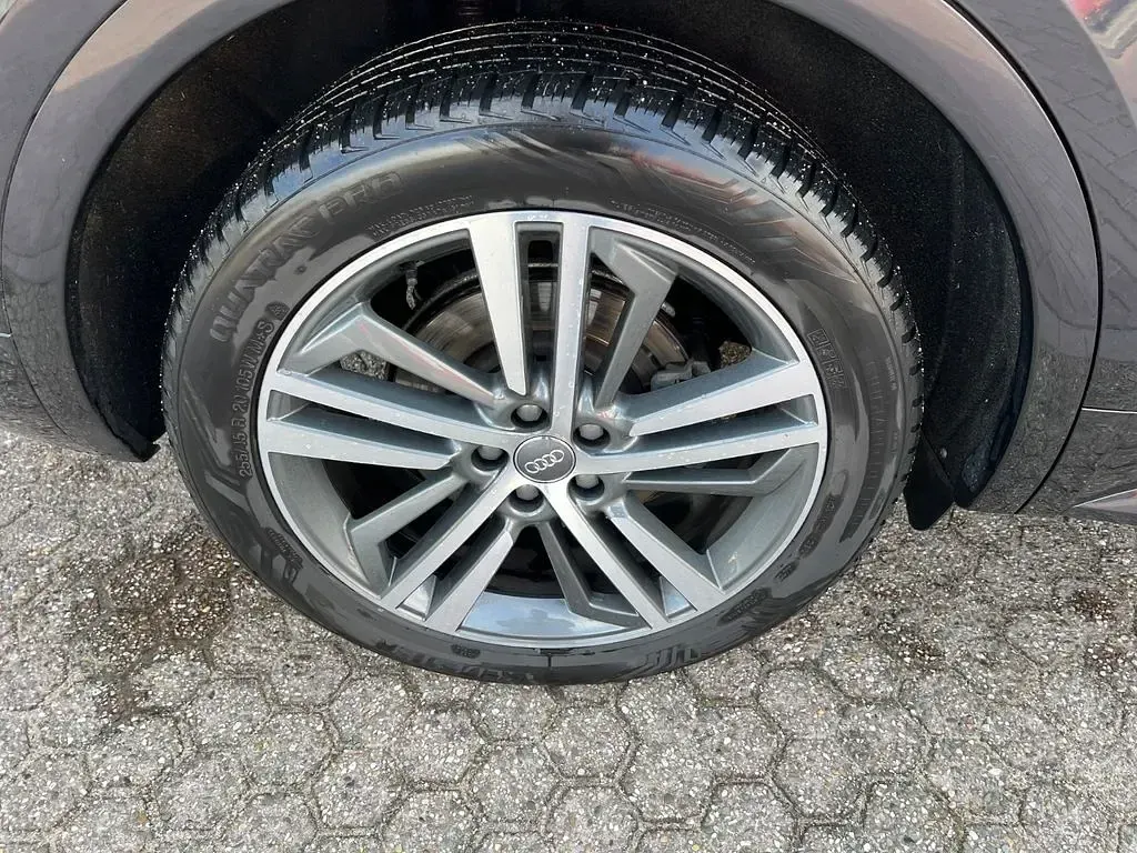 Second-hand Audi Q5 S-Line 190 CP (139 kW) 2018 Negru SUV