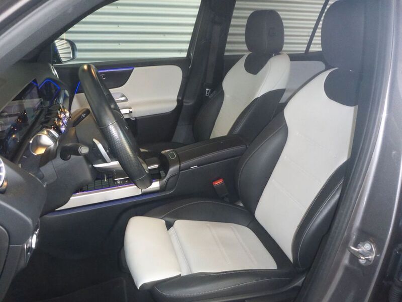 Grau Gebraucht 2020 Mercedes GLB200 AMG SUV | 31.900 € (Fairer Preis) - Bild 1/4