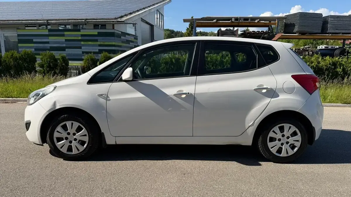 Gebraucht Hyundai ix20 90 PS (66 kW) 2014 Weiß Kleinwagen