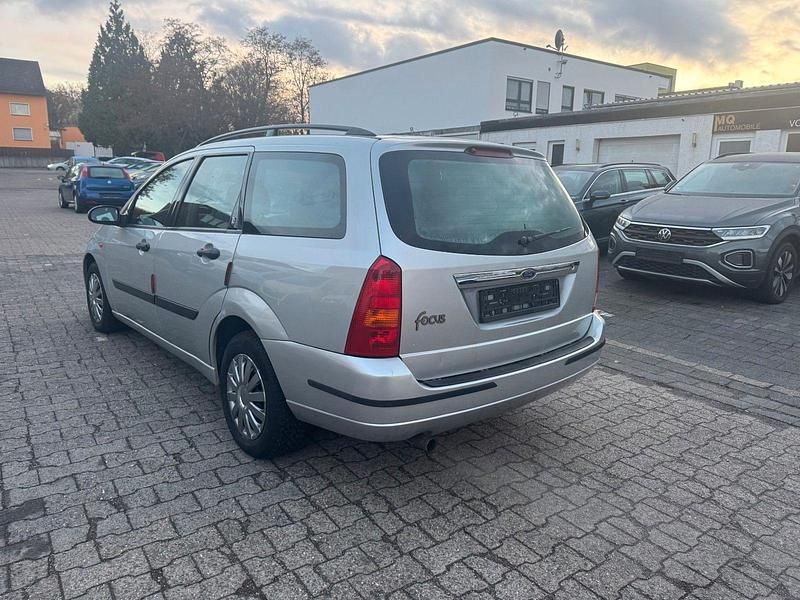 Gebraucht Ford Focus Ghia 101 PS (74 kW) 2000 Silber Kombi