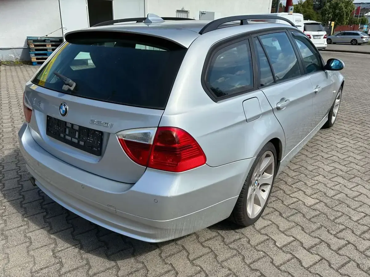Gebraucht BMW 320 150 PS (110 kW) 2007 Titansilber metallic Kombi