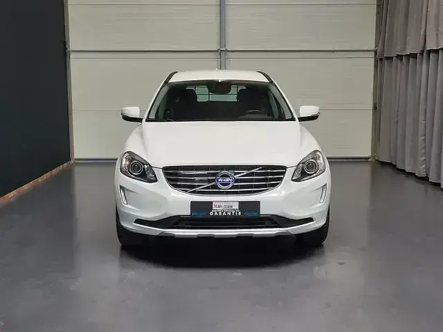 Gebraucht Volvo XC60 Kinetic 220 PS (161 kW) 2015 Weiß SUV